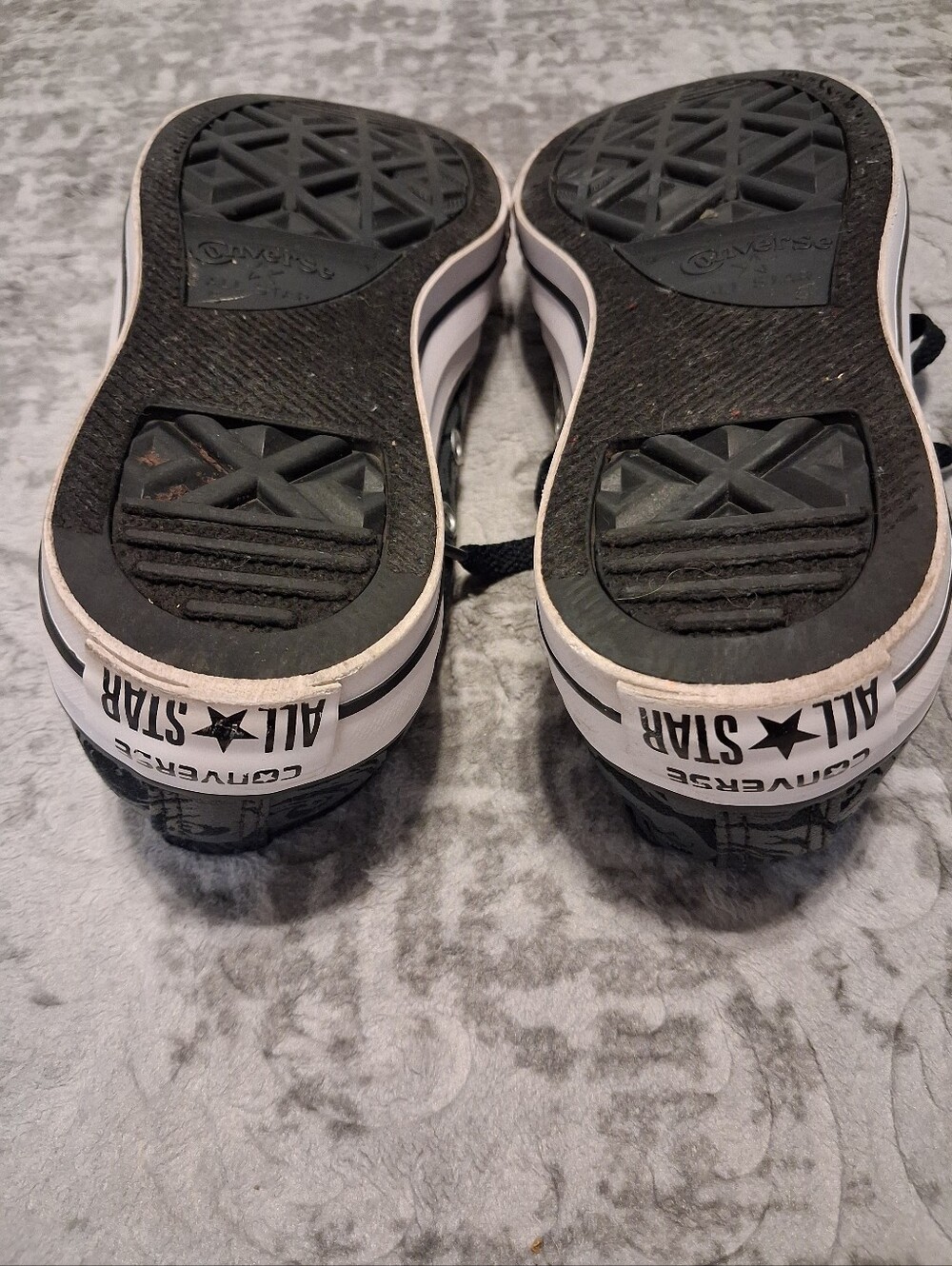 Converse | Black Low tops With Rose Pattern - Picture 7 of 7